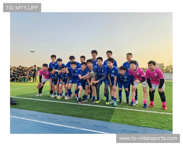 “中国足球青训基地获得国际认证”，中国足球俱乐部青训