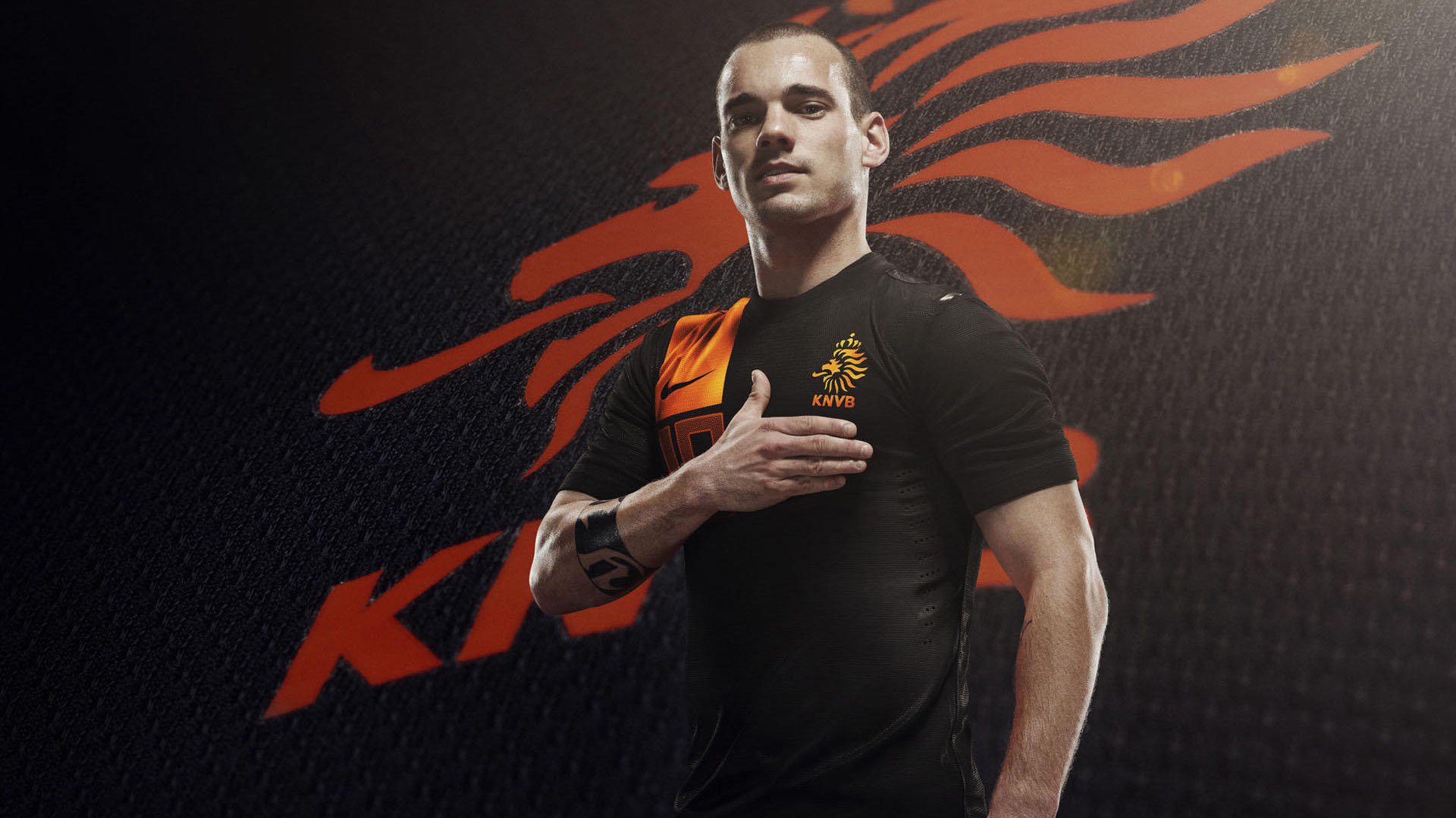 “城管协管员文明执法健走赛” 走街串巷中完成线路